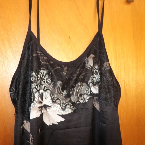 Black silk camisole with lace ruffle - Picture 2 of 3